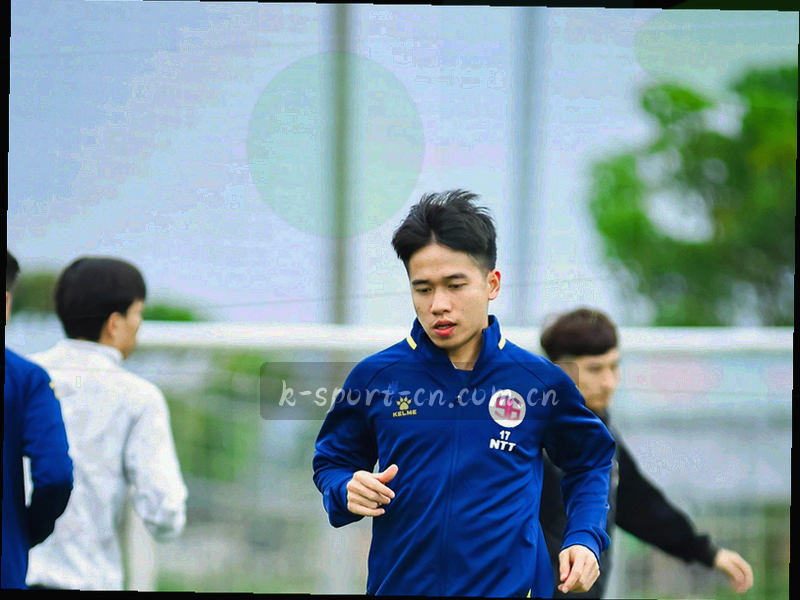 控球率曲线数据可视化示例，绿色数据点与趋势轨迹